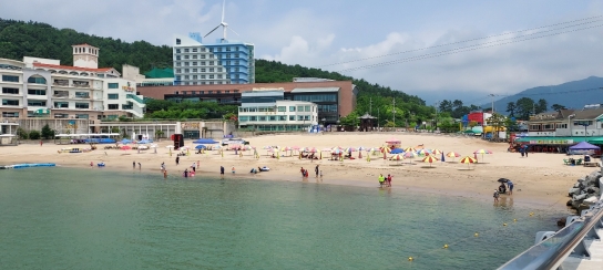무더운 여름, 쾌적한 경남 해수욕장에서 즐기세요