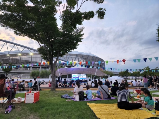 진주시민과 함께하는 ‘달빛영화제&나이트마켓’