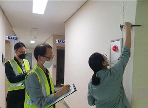 경남도, 일상의 안전을 높이는 ‘찾아가는 공공건축물 안전점검’으로 85건 안전조치!